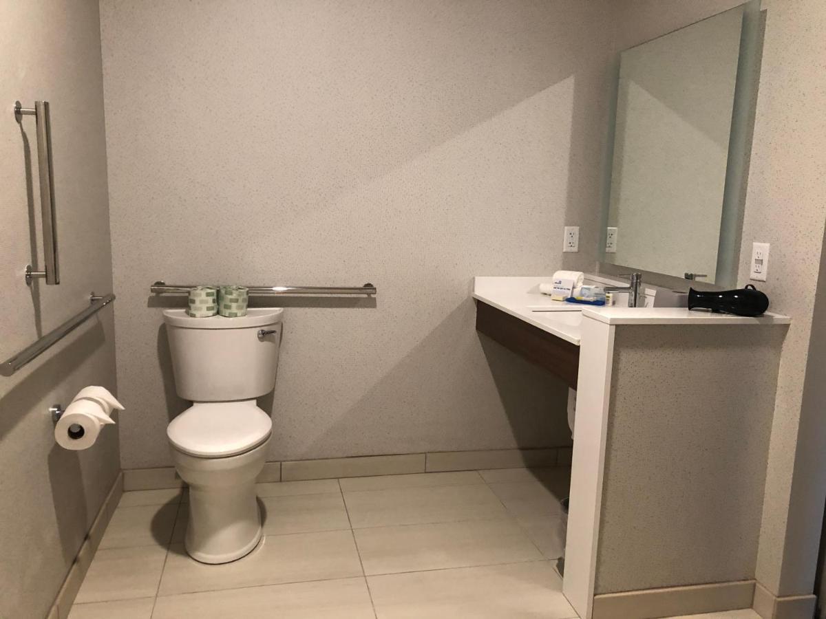 Holiday Inn Express & Suites Madison By Ihg Exteriér fotografie