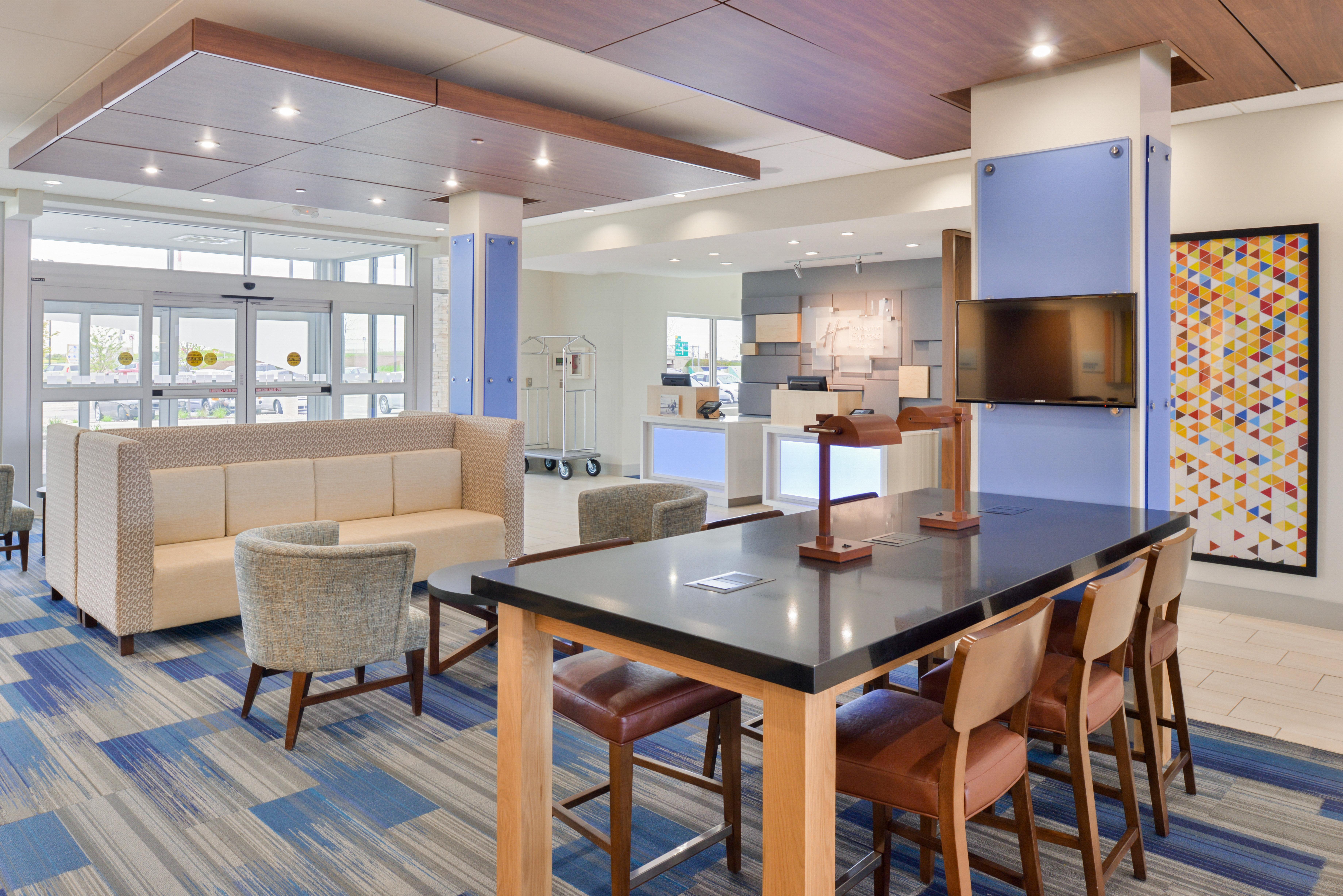 Holiday Inn Express & Suites Madison By Ihg Exteriér fotografie