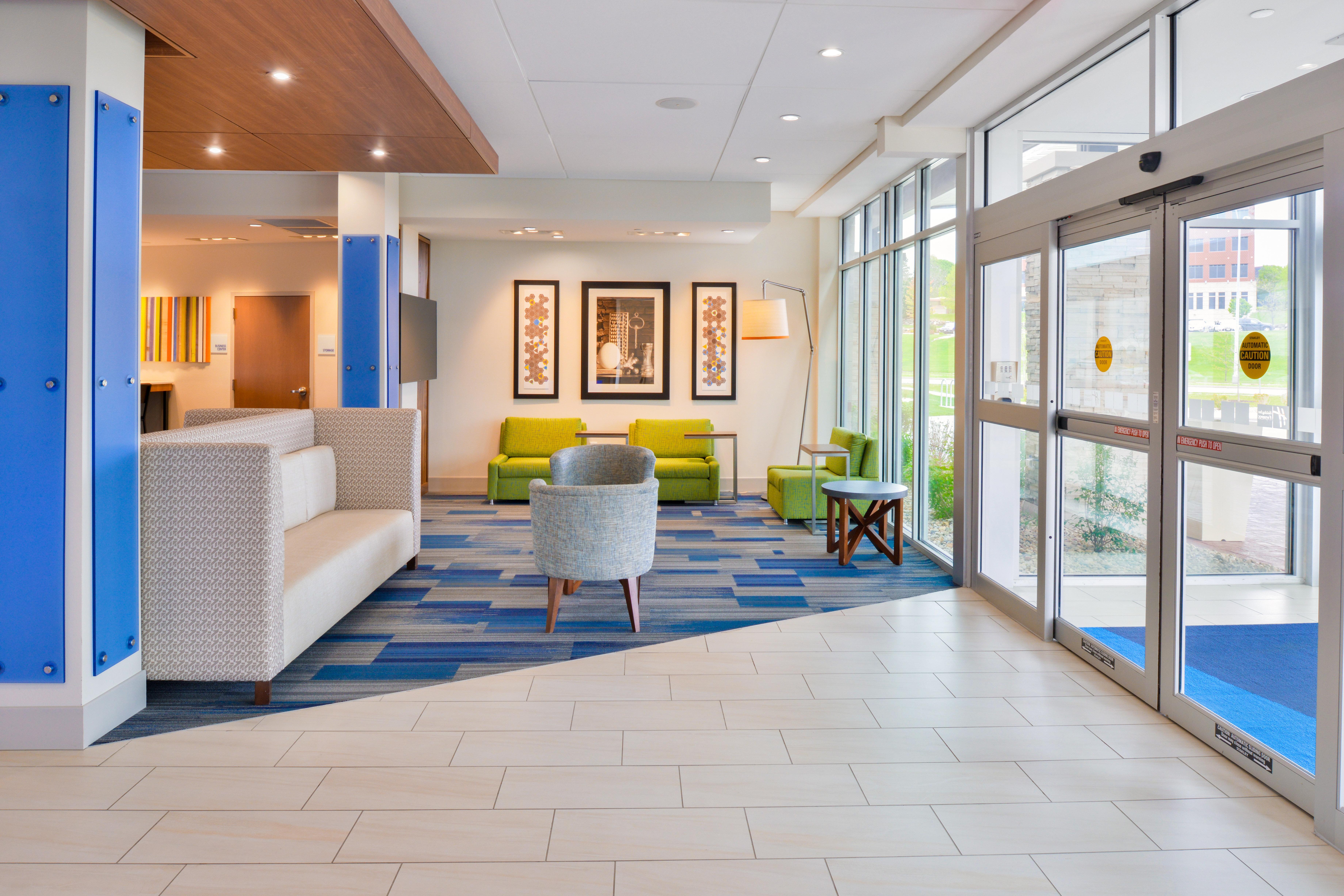 Holiday Inn Express & Suites Madison By Ihg Exteriér fotografie