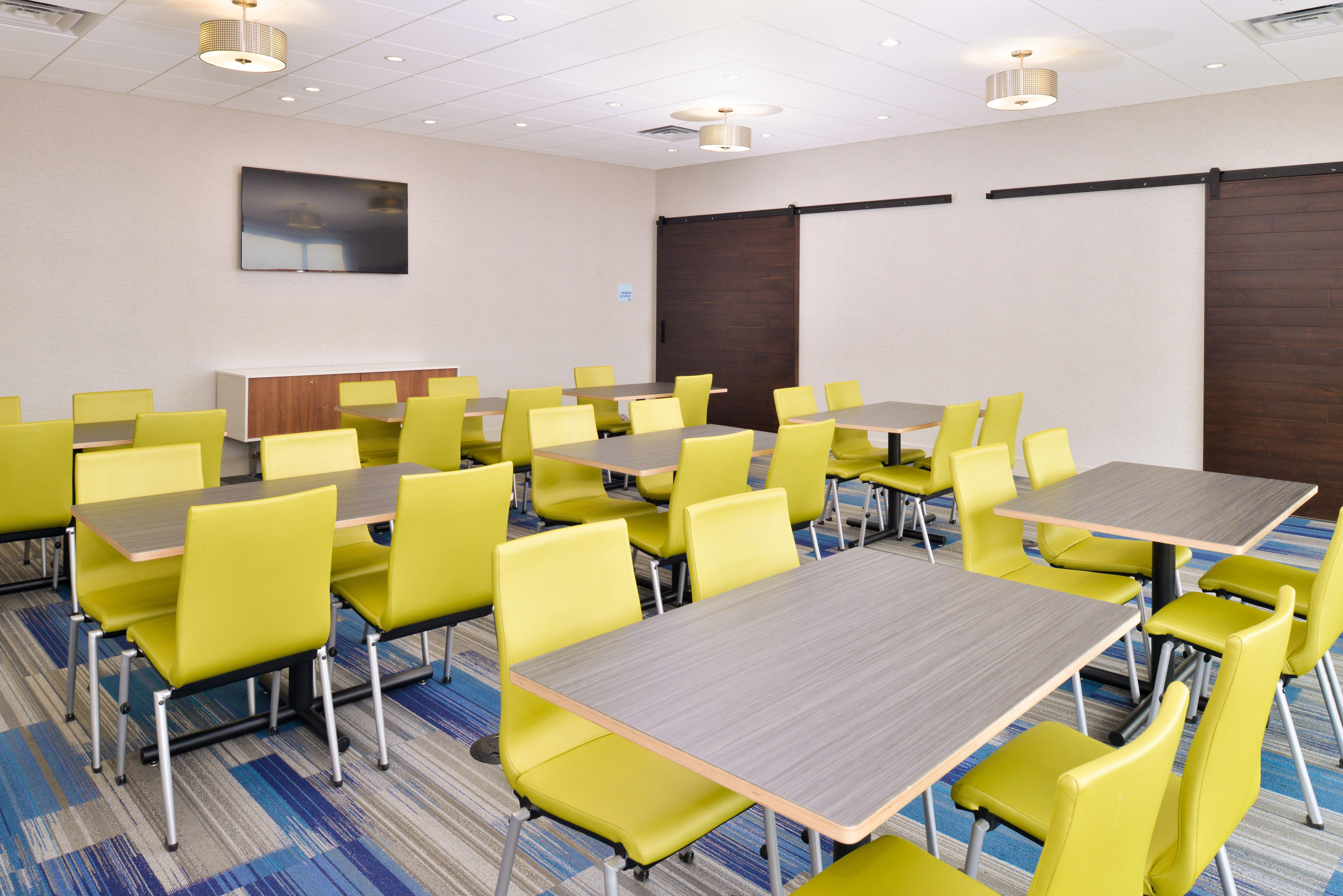 Holiday Inn Express & Suites Madison By Ihg Exteriér fotografie