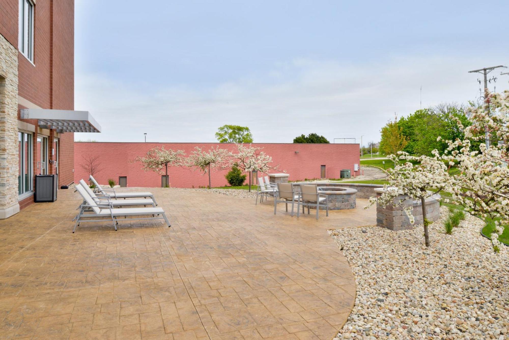 Holiday Inn Express & Suites Madison By Ihg Exteriér fotografie